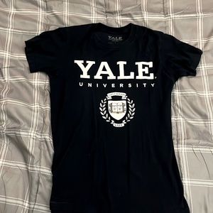 Yale tee shirt